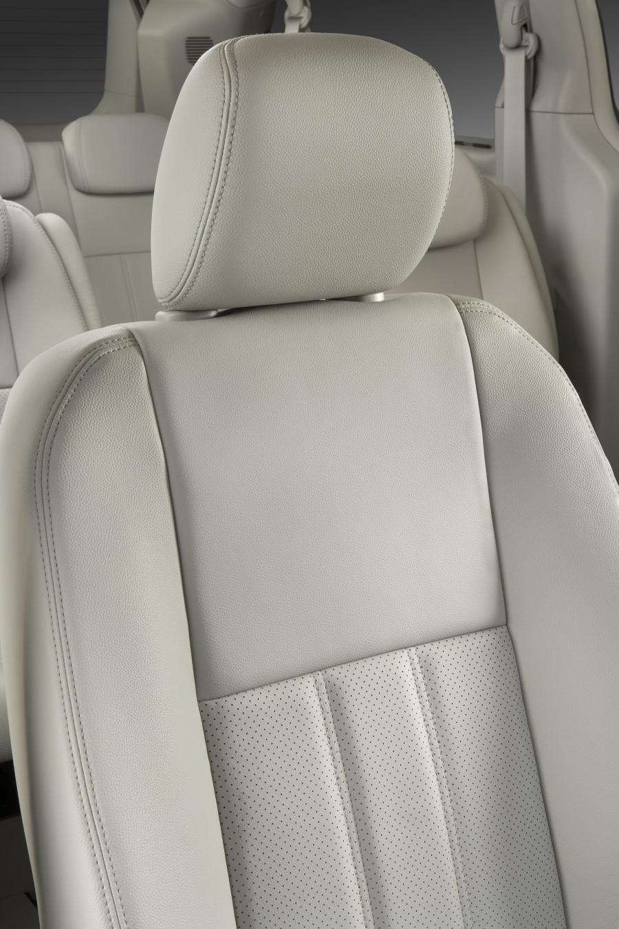  Chrysler Town & Country 2008 года  (фото 14 из 69)